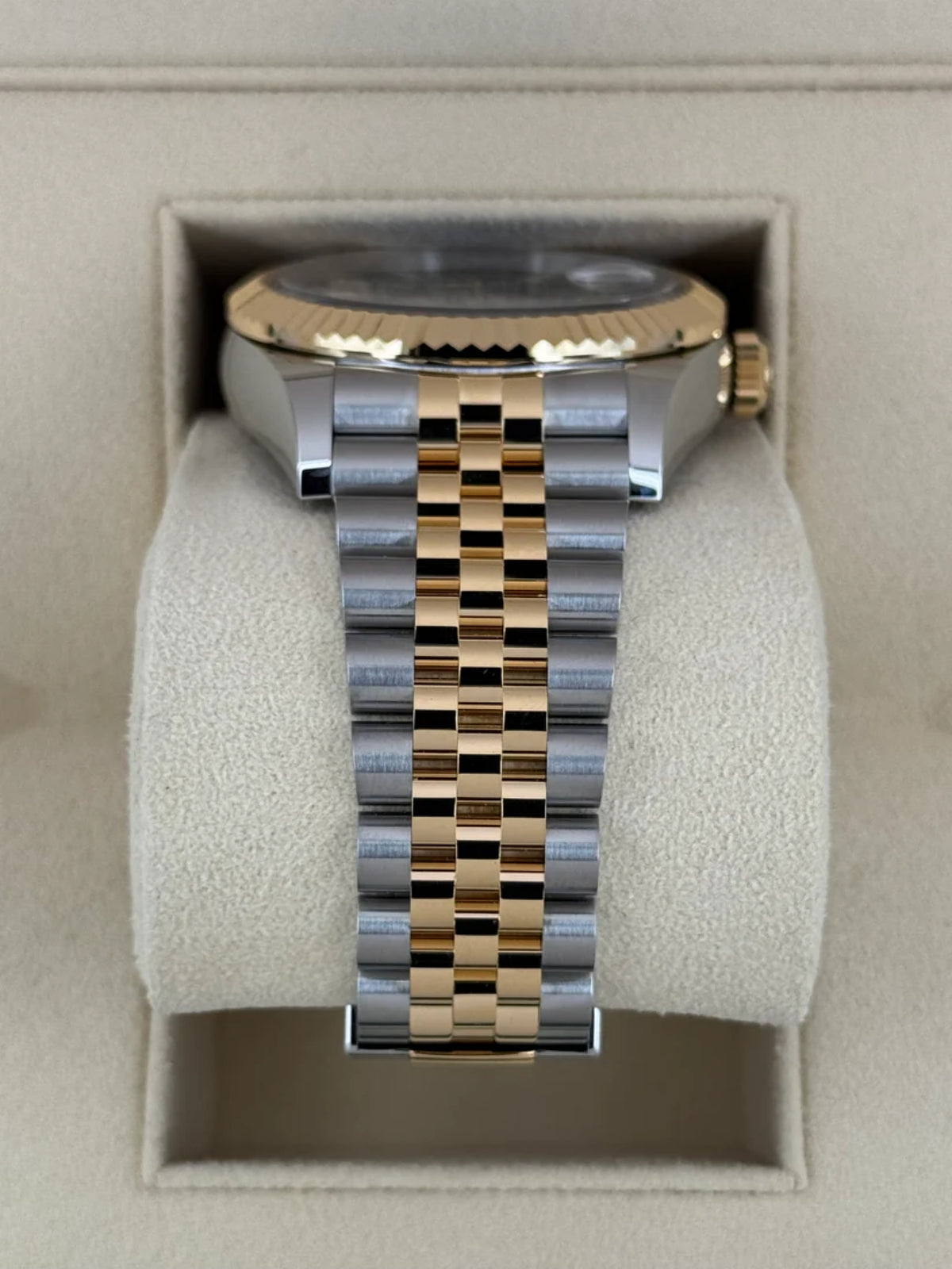 Rolex  Sky-Dweller 42mm 336933-0004 Two-Tone Yellow Gold Black Dial Jubilee