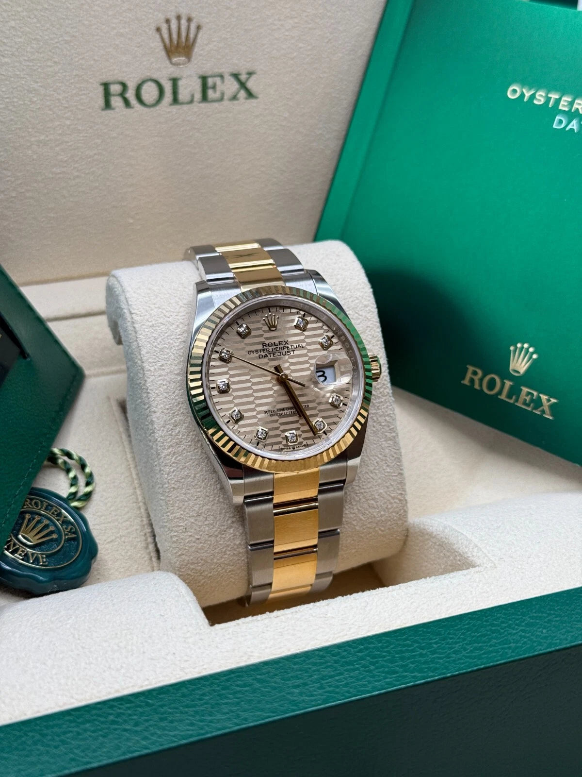 Rolex  Datejust 36mm 126233 Champagne Fluted Motif Diamond Dial Jubilee Bracelet