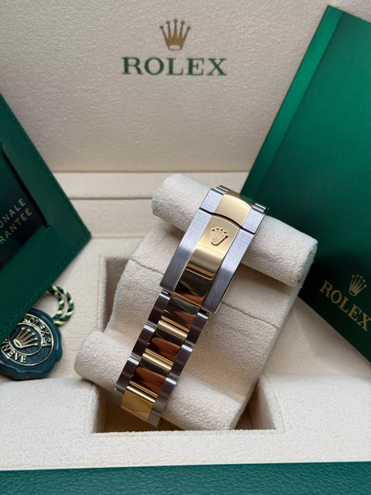 Rolex  Datejust 36mm 126233 Champagne Fluted Motif Diamond Dial Jubilee Bracelet