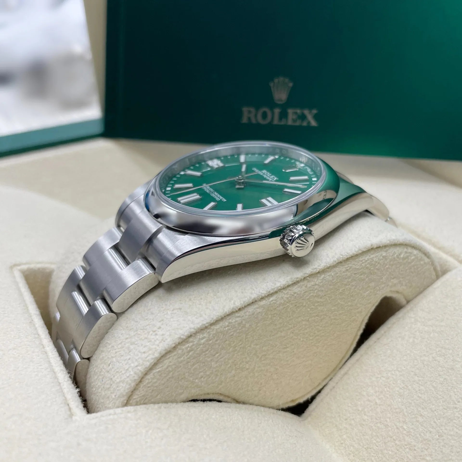 Rolex Oyster Perpetual 41mm 124300-0005 Green Index Dial & Smooth Bezel Oyster Bracelet Men’s Watch