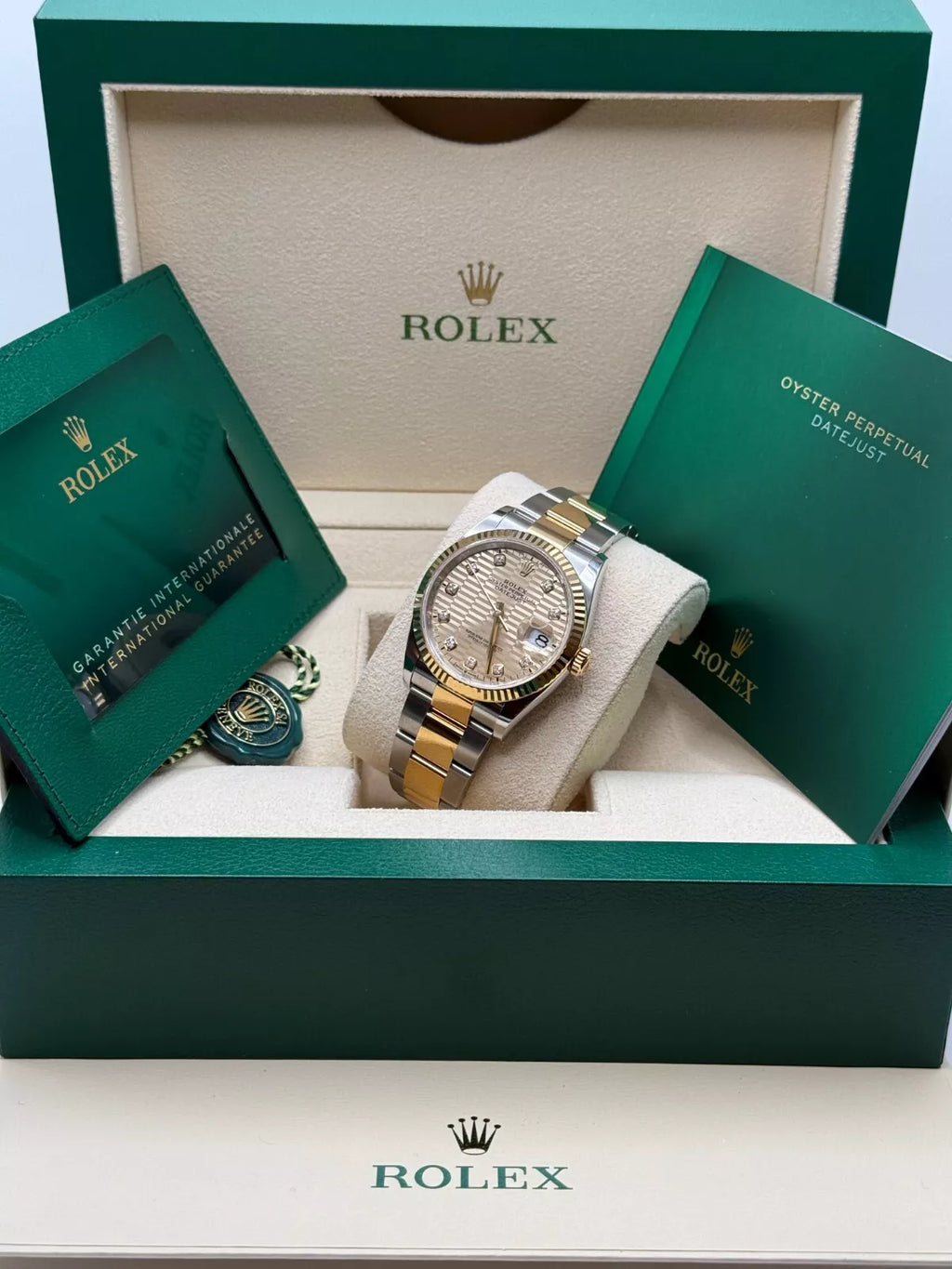 Rolex  Datejust 36mm 126233 Champagne Fluted Motif Diamond Dial Jubilee Bracelet